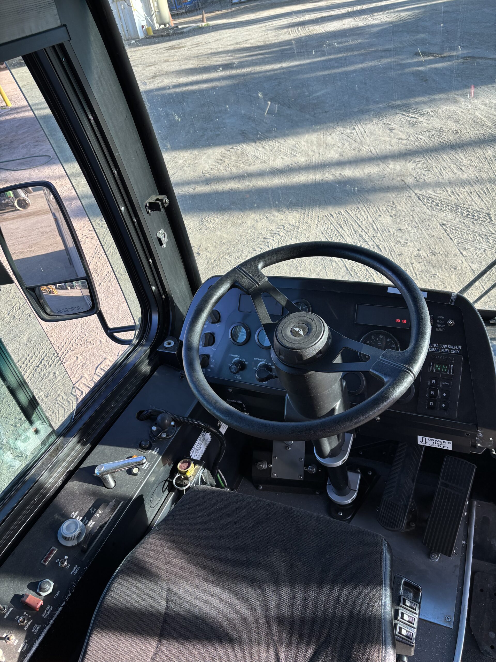 35FT 2010 New Flyer D-35LF - Image 3