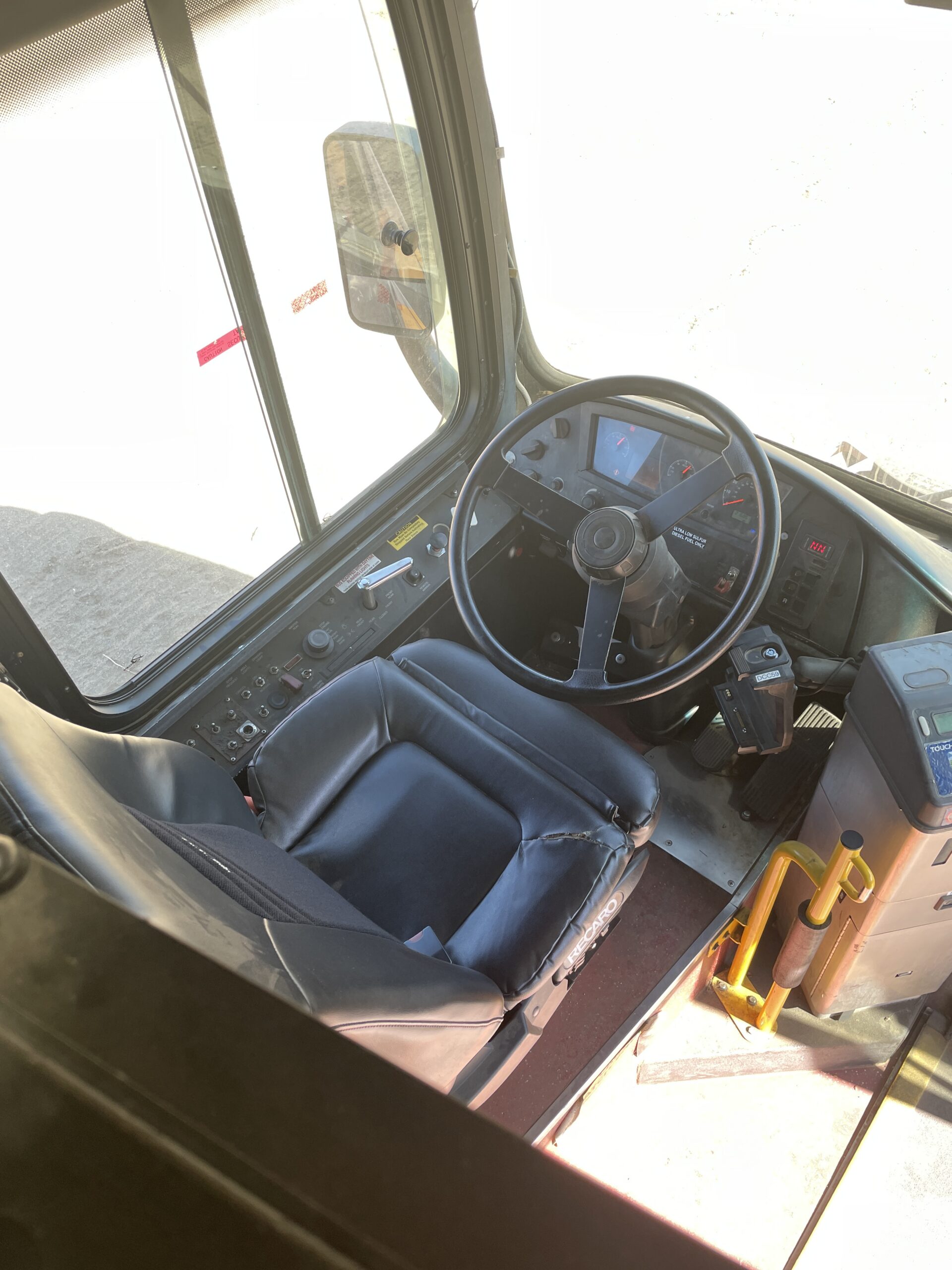 40FT 2015 New Flyer XDE40 - Image 4